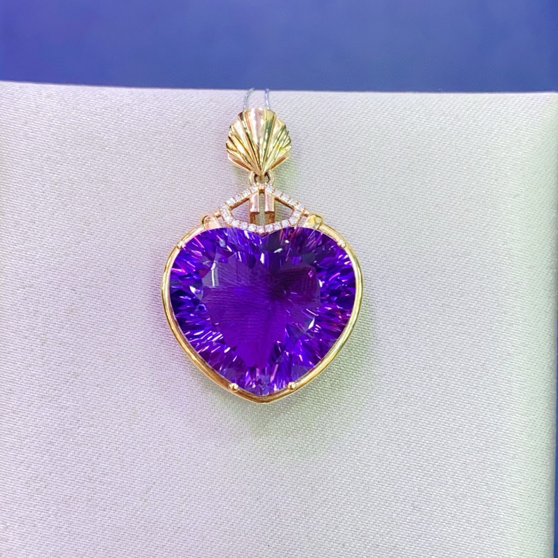 14k Gold 17.96 Ctw Natural Amethyst & Diamond Pendant( Without Chain ): Ref:231087256 // gold content:14k gold // main gemstone:amethyst // shape:heart // carat weight:17. 9ct // color:purple // treatment:natural // // adjacent gemstone 2 : diamond // number of stones:21