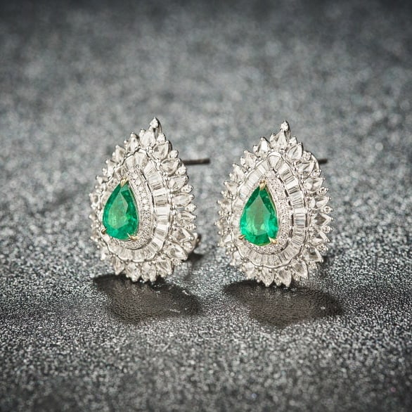 14k Gold 2.81 Ctw Natural Emerald & Diamond Earrings - 3
