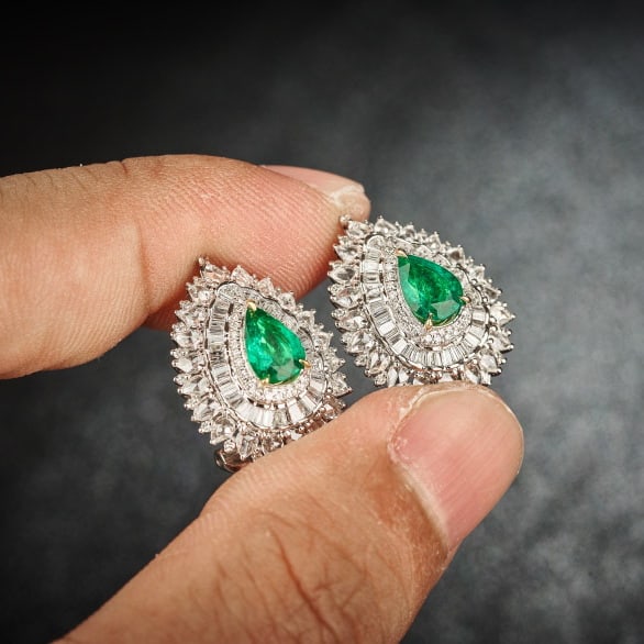 14k Gold 2.81 Ctw Natural Emerald & Diamond Earrings - 6