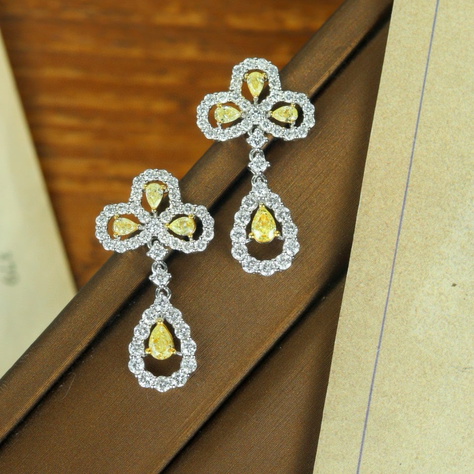 14k Gold 2.55 Ctw Natural Yellow Diamond & Diamond Earrings: Ref:231088006 // gold content:14k gold // main gemstone:yellow diamond // shape:pear // carat weight:0. 85ct // color:yellow // treatment:natural // // adjacent gemstone 2 : diamond // shape:round //