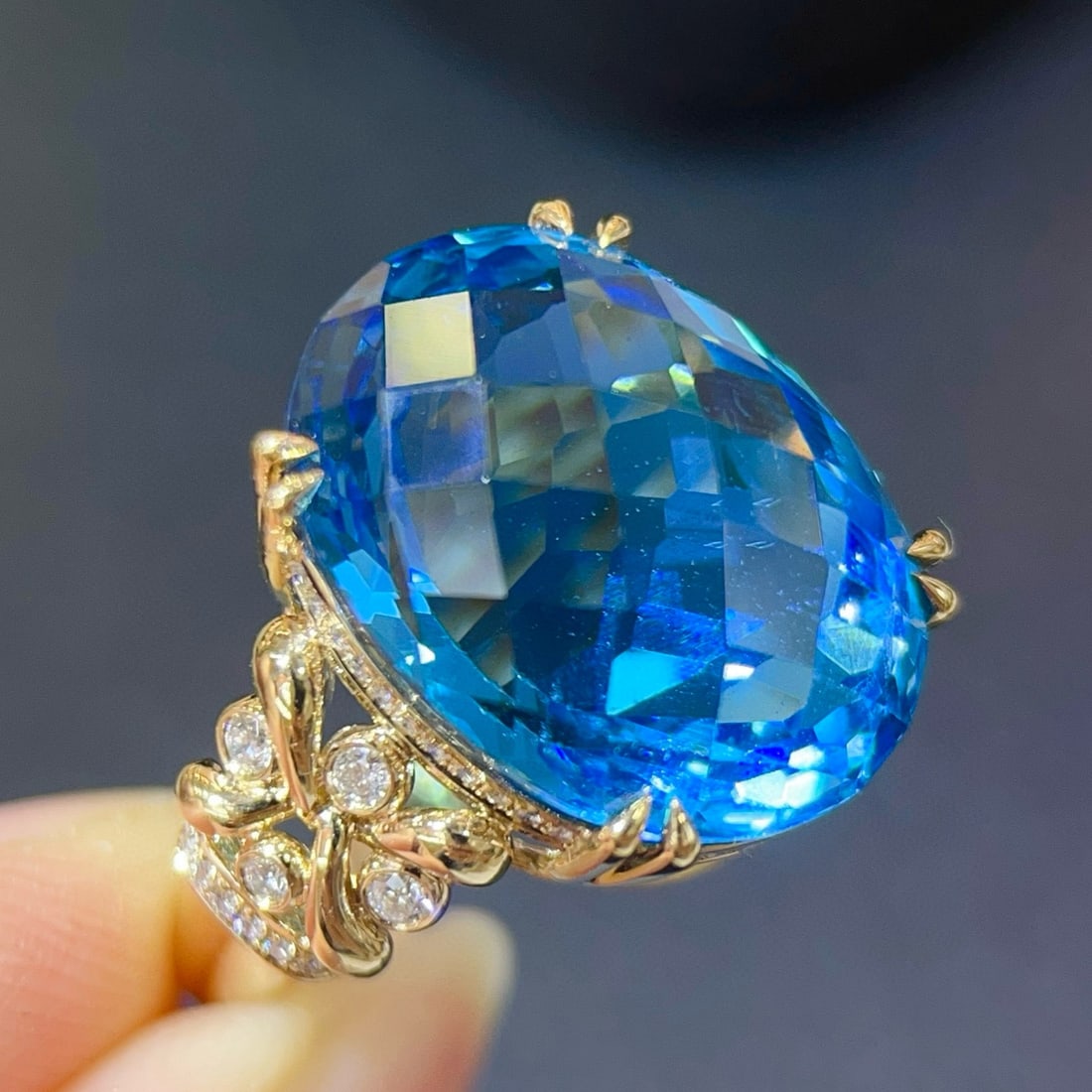 14k Gold 20.38 Ctw Natural Topaz & Diamond Ring - 2