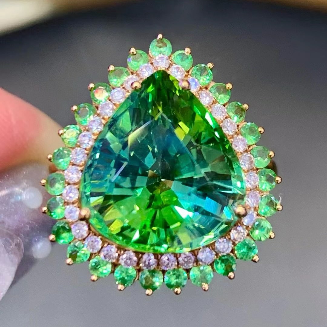 14k Gold 9.0 Ct Natural Tourmaline & Diamond Ring: Ref:231088023 // gold content:14k gold // ring size:7. 25us // // main gemstone:tourmaline // shape:pear // carat weight:9. 0ct // color:green // treatment:natural // // adjacent gemstone 2 : diamond