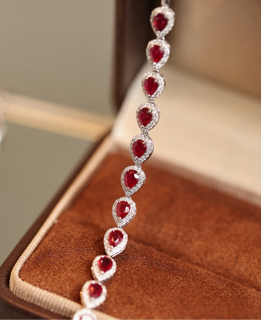 14k Gold 3.11 Ctw Natural Ruby & Diamond Bracelet: Ref:231088035 // gold content:14k gold // main gemstone:ruby // shape:pear // carat weight:2. 53ct // color:pigeonblood red // treatment:natural // // adjacent gemstone 2 : diamond // shape:round //