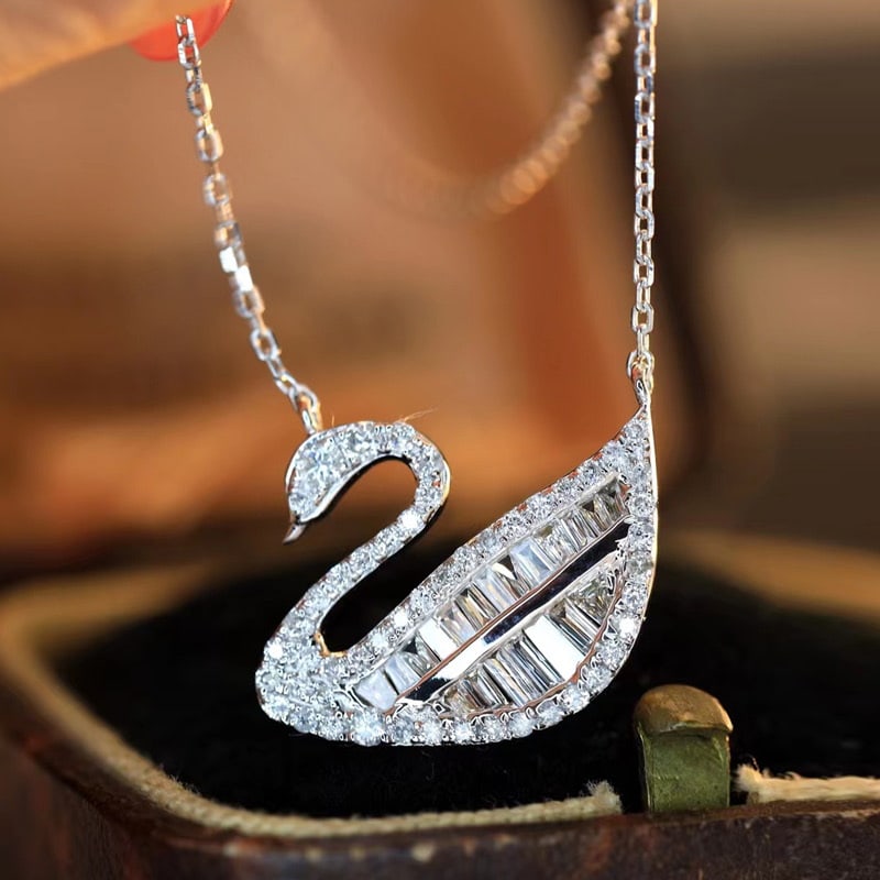 14k Gold 0.5 Ct Natural H Diamond Necklace: Ref:231088045 // gold content:14k gold // main gemstone:diamond // shape:multiple // carat weight:0. 5ct // clarity grade:vs-si // color:h // treatment:natural // Condition: New Low Estimate: 2600.00
