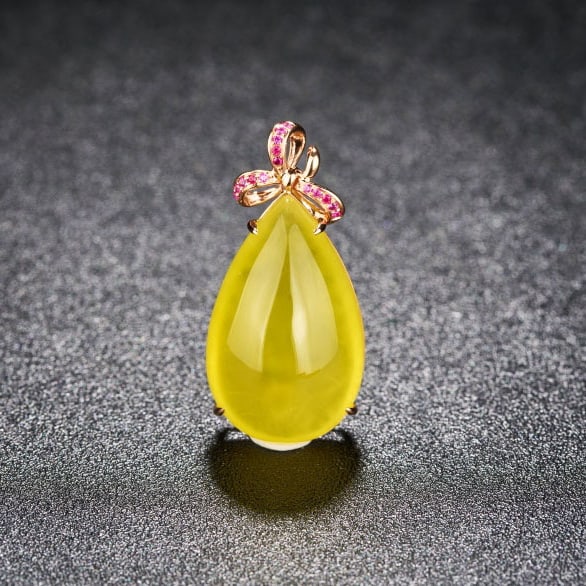 14k Gold 25.08 Ct Natural Prehnite & Ruby Pendant( Without Chain ): Ref:231088050 // gold content:14k gold // main gemstone:prehnite // shape:pear // carat weight:25. 08ct // color:yellow // treatment:natural // // adjacent gemstone 2 : ruby // shape:round //