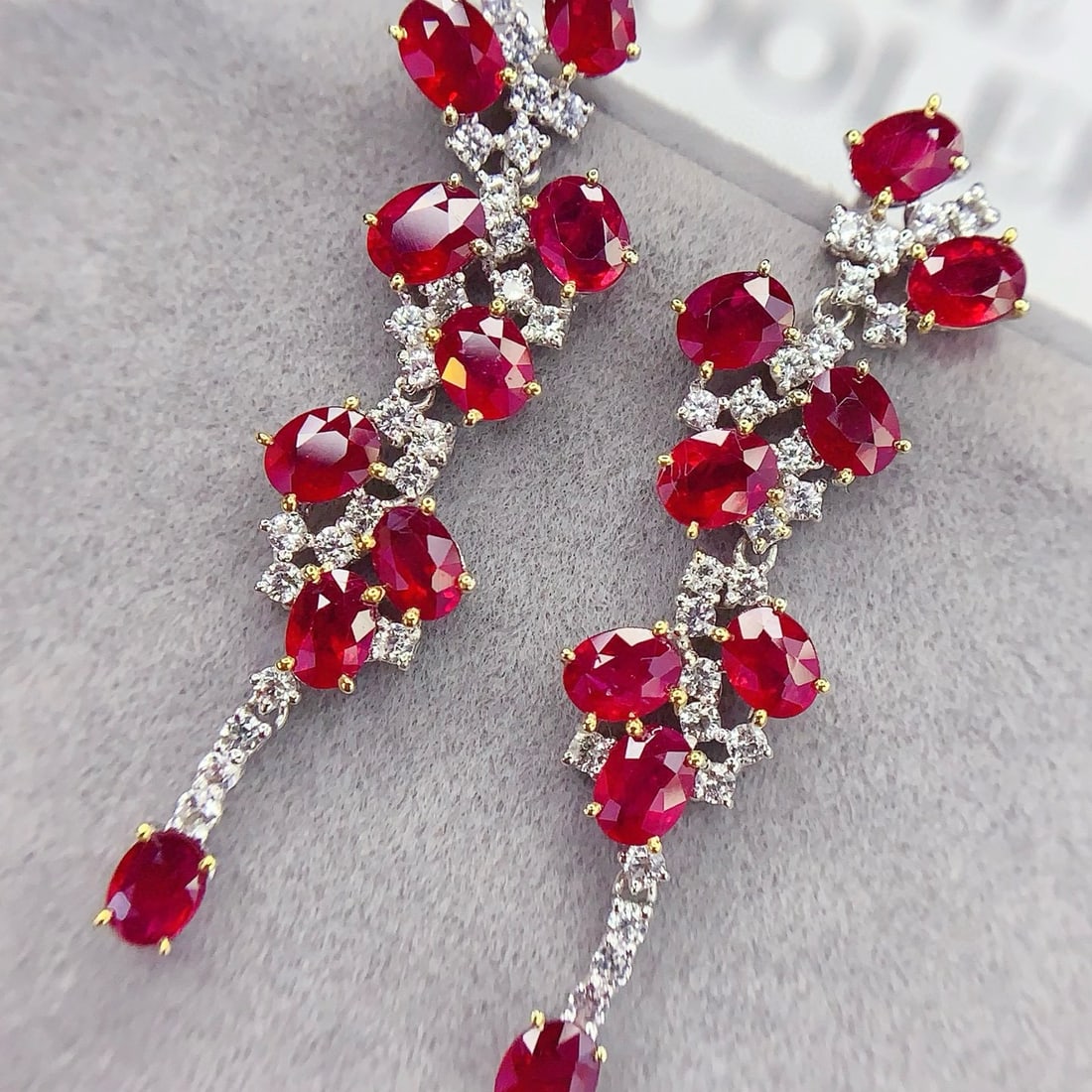 14k Gold 4.26 Ct Vivid Red Natural Ruby & Sapphire Earrings: Ref:231088053 // gold content:14k gold // main gemstone:ruby // shape:oval // carat weight:4. 26ct // color:vivid red // treatment:natural // // adjacent gemstone 2 : sapphire // number of stones:50