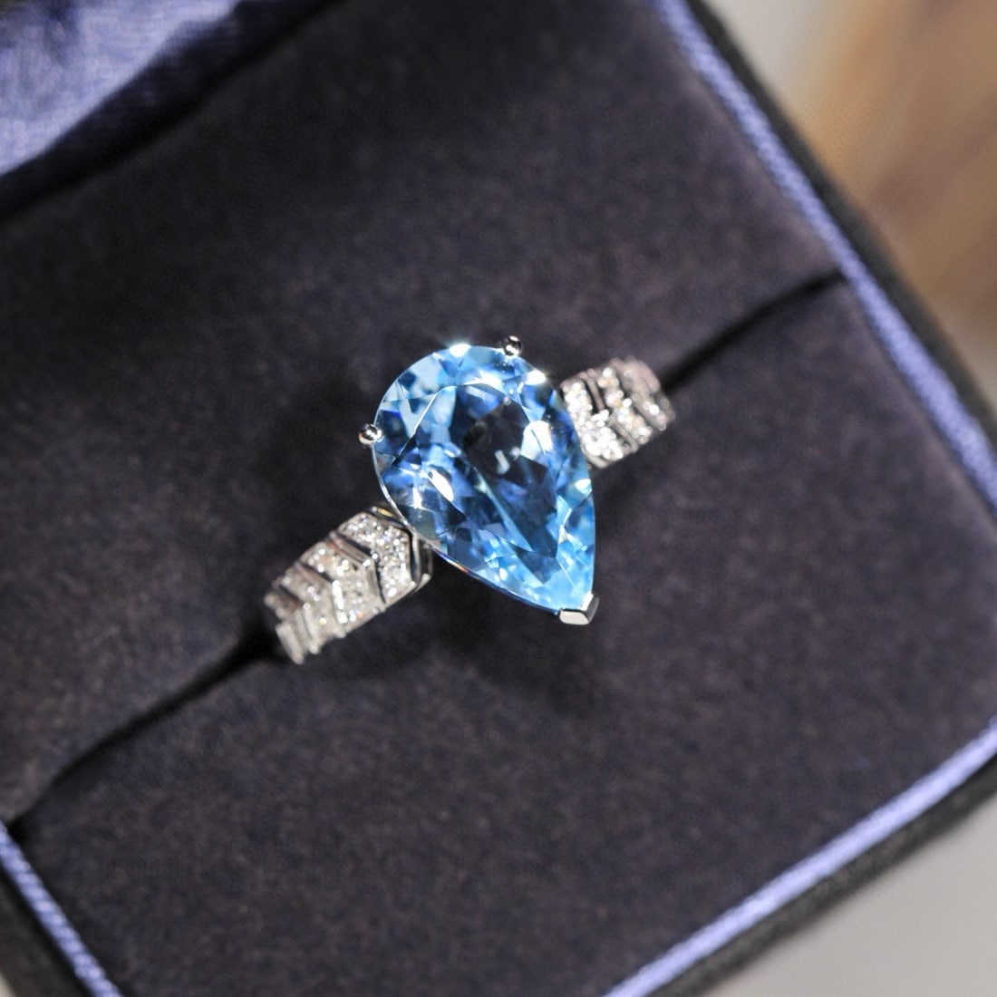 14k Gold 3.02 Ct Natural Aquamarine & Diamond Ring: Ref:231088063 // gold content:14k gold // ring size:7. 25us // // main gemstone:aquamarine // shape:pear // carat weight:3. 02ct // color:santa maria color // treatment:natural // // adjacent gemstone