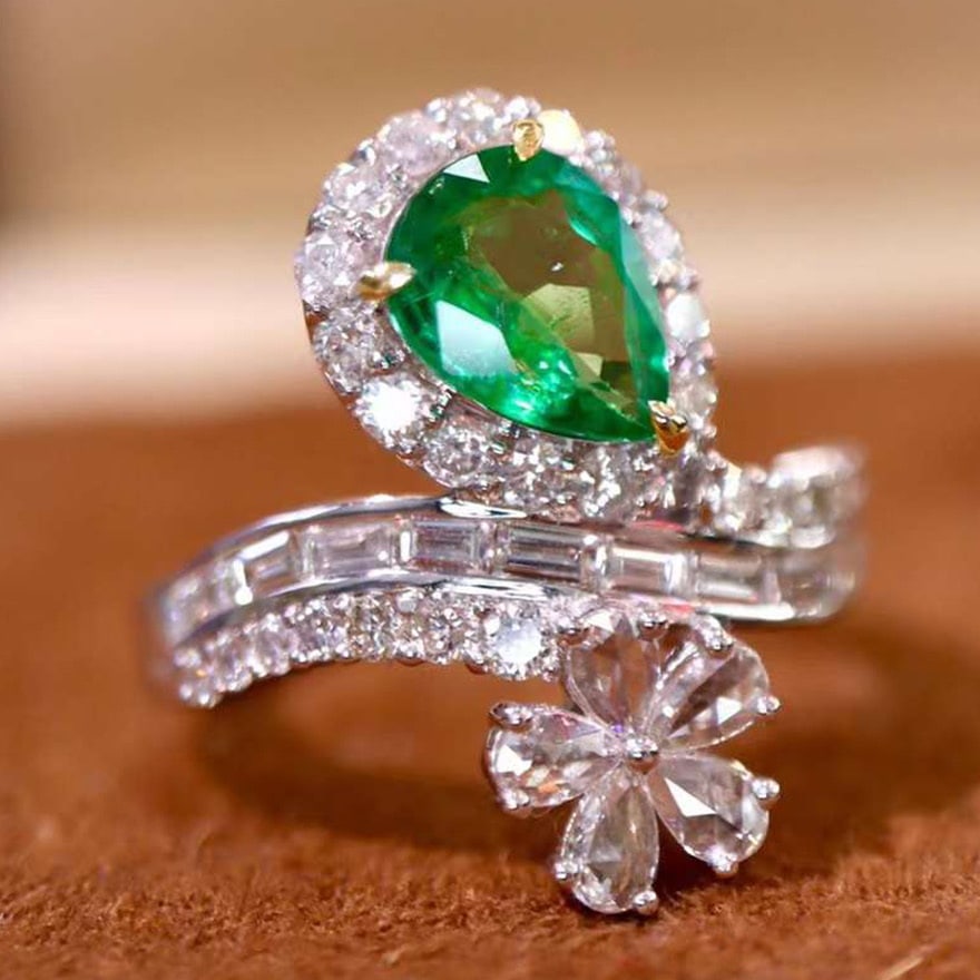 14k Gold 2.31 Ctw Natural Emerald & Diamond Ring: Ref:231088068 // gold content:14k gold // ring size:7. 25us // // main gemstone:emerald // shape:pear // carat weight:1. 25ct // color:green // treatment:natural // // adjacent gemstone 2 : diamond