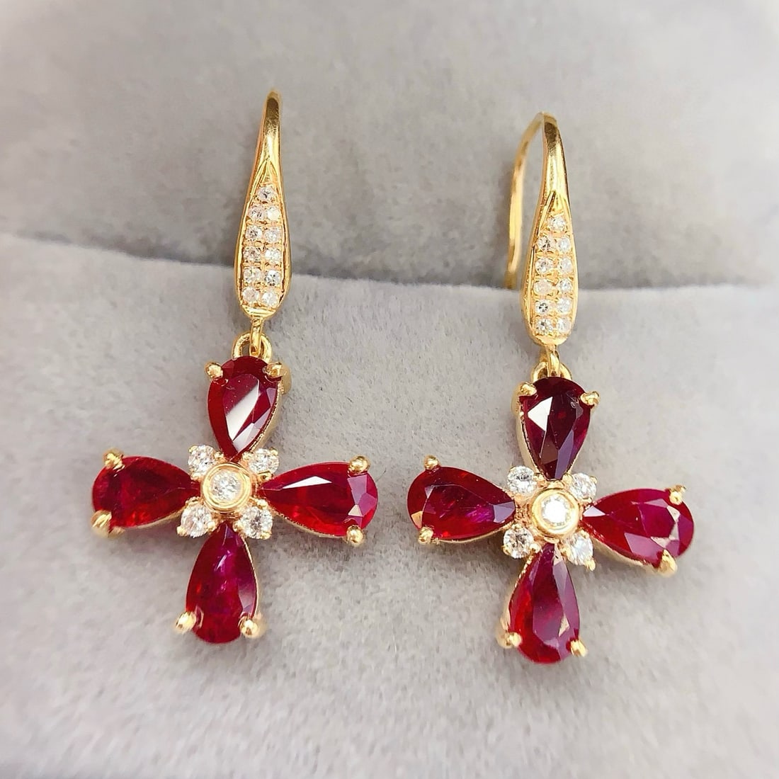 14k Gold 1.56 Ct Vivid Red Natural Ruby & Diamond Earrings: Ref:231088089 // gold content:14k gold // main gemstone:ruby // shape:pear // carat weight:1. 56ct // color:vivid red // treatment:natural // // adjacent gemstone 2 : diamond // number of stones:16 //