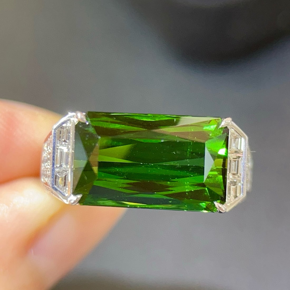 14k Gold 8.76 Ctw Natural Tourmaline & Diamond Ring: Ref:231088090 // gold content:14k gold // ring size:7. 25us // // main gemstone:tourmaline // shape:octagonal // carat weight:8. 16ct // color:green // treatment:natural // // adjacent gemstone 2 : di