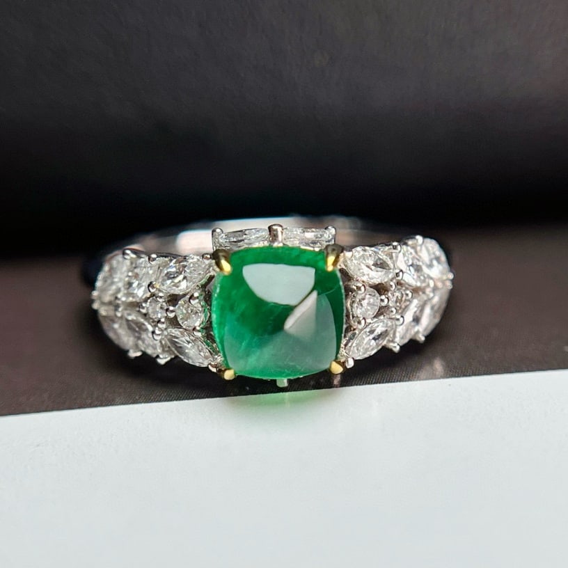14k Gold 1.50 Ct Vivid Green Natural Emerald & Diamond Ring: Ref:231088095 // gold content:14k gold // ring size:7. 25us // // main gemstone:emerald // shape:sugar-loaf // carat weight:1. 50ct // color:vivid green // treatment:natural // // adjacent gemstone 2 