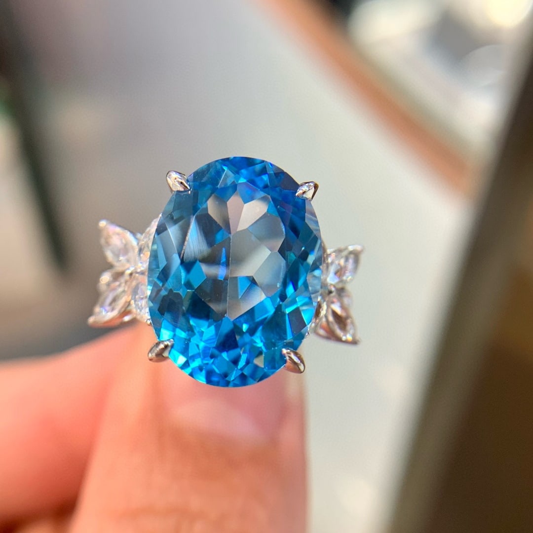 14k Gold 13.31 Ctw Natural Topaz & Sapphire Ring: Ref:231088101 // gold content:14k gold // ring size:7. 25us // // main gemstone:topaz // shape:oval // carat weight:12. 17ct // color:blue // treatment:natural // // adjacent gemstone 2 : sapphire // 