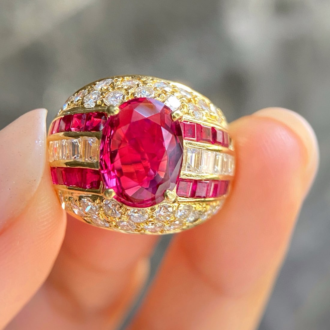 14k Gold 4.54 Ctw Natural Ruby & Diamond Ring: Ref:231088109 // gold content:14k gold // ring size:7. 25us // // main gemstone:ruby // shape:oval // carat weight:2. 51ct // color:red // treatment:natural // // adjacent gemstone 2 : diamond // shap
