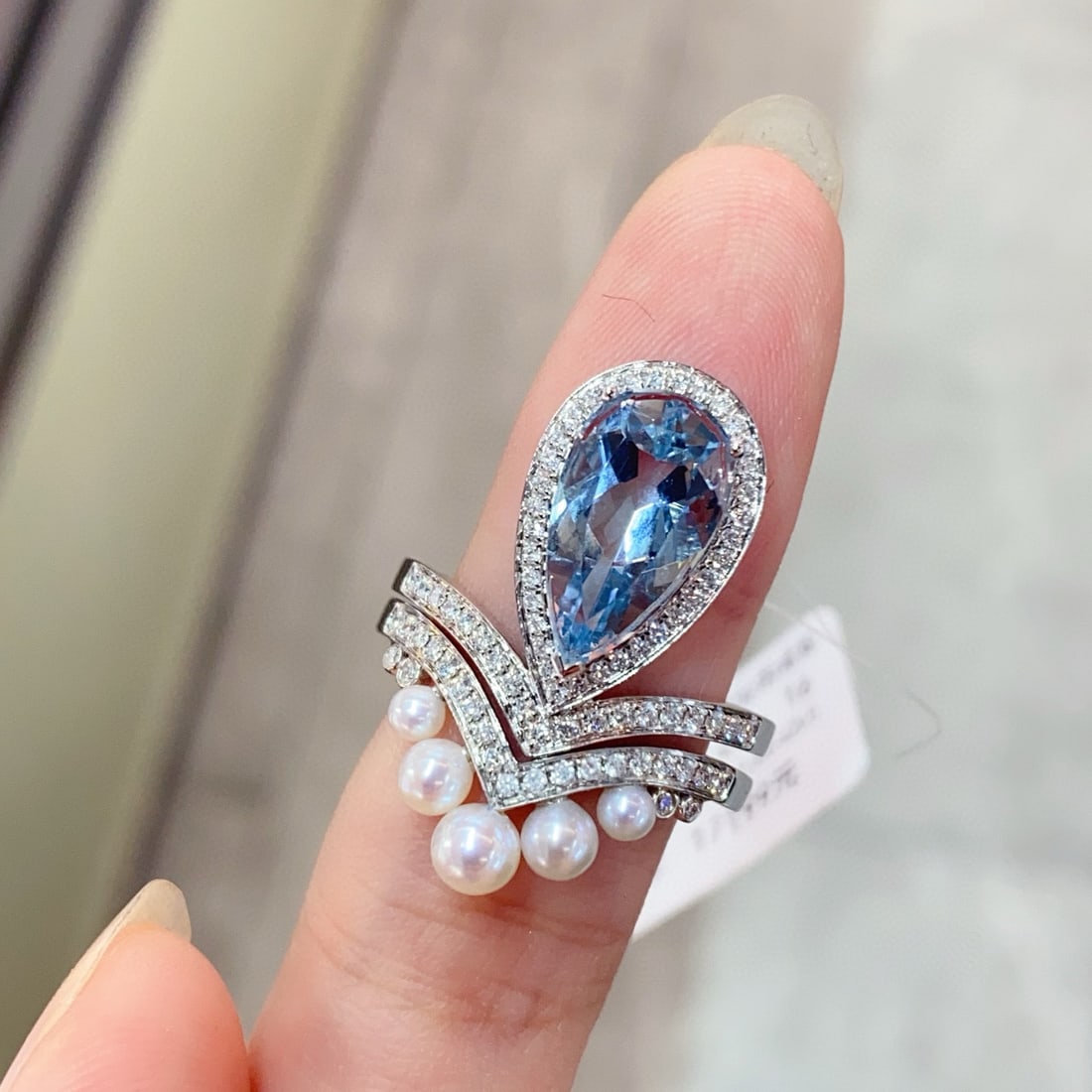 14k Gold 2.8 Ctw Natural Aquamarine & Diamond Ring: Ref:231088124 // gold content:14k gold // ring size:7. 25us // // main gemstone:aquamarine // shape:pear // carat weight:2. 4ct // color:santa maria color // treatment:natural // // adjacent gemstone