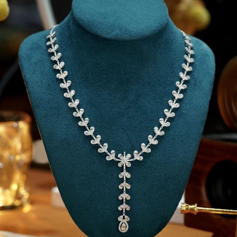 14k Gold 4.6 Ct Natural H Diamond Necklace: Ref:231088143 // gold content:14k gold // main gemstone:diamond // shape:multiple // carat weight:4. 6ct // clarity grade:vs-si // color:h // treatment:natural // Condition: New Low Estimate: