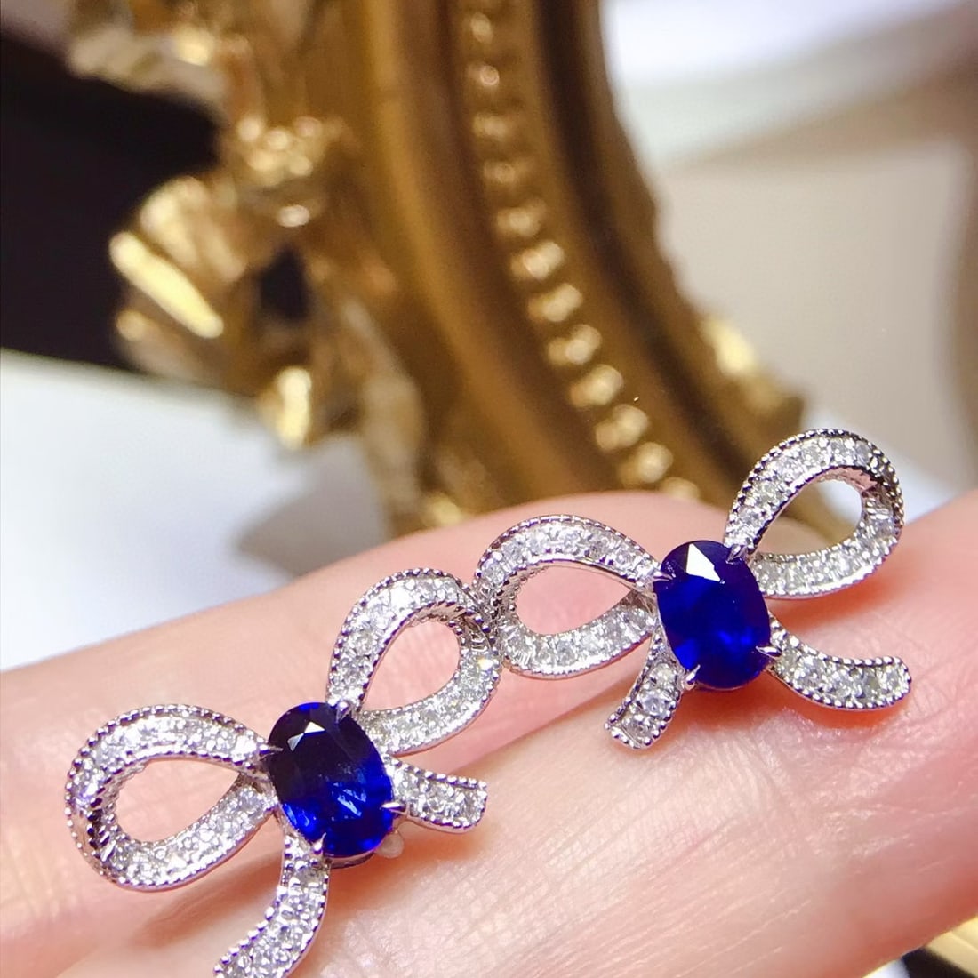 14k Gold 1.48 Ctw Vivid Blue Natural Sapphire & Diamond Earrings: Ref:231088161 // gold content:14k gold // main gemstone:sapphire // shape:oval // carat weight:1. 1ct // color:vivid blue // treatment:natural // // adjacent gemstone 2 : diamond // shape:round //