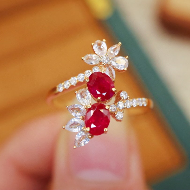 14k Gold 1.07 Ctw Vivid Red Natural Ruby & Diamond Ring: Ref:231088162 // gold content:14k gold // ring size:7. 25us // // main gemstone:ruby // shape:oval // carat weight:0. 92ct // color:vivid red // treatment:natural // // adjacent gemstone 2 : diamond