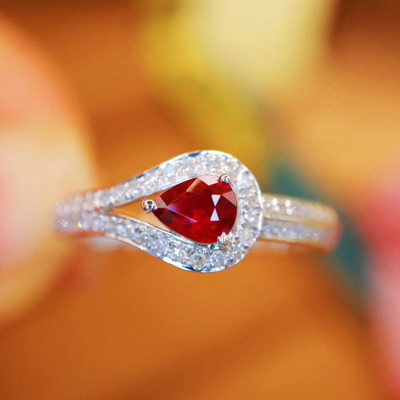 14k Gold 0.55 Ctw Vivid Red Natural Ruby & Diamond Ring: Ref:231088171 // gold content:14k gold // ring size:7. 25us // // main gemstone:ruby // shape:pear // carat weight:0. 36ct // color:vivid red // treatment:natural // // adjacent gemstone 2 : diamond