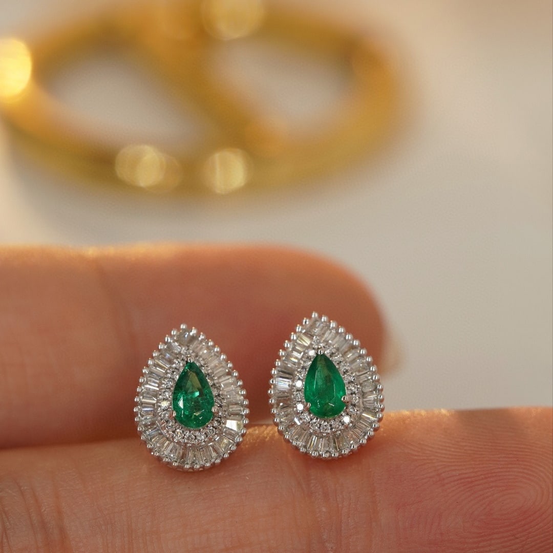 14k Gold 0.82 Ctw Natural Emerald & Diamond Earrings: Ref:231088178 // gold content:14k gold // main gemstone:emerald // shape:pear // carat weight:0. 40ct // color:green // treatment:natural // // adjacent gemstone 2 : diamond // shape:multiple //