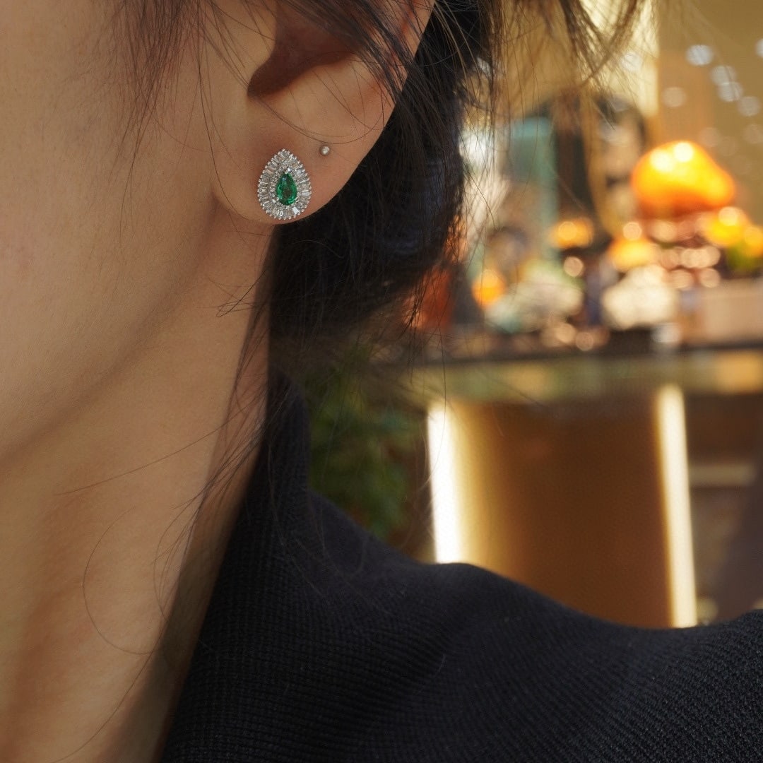14k Gold 0.82 Ctw Natural Emerald & Diamond Earrings - 6