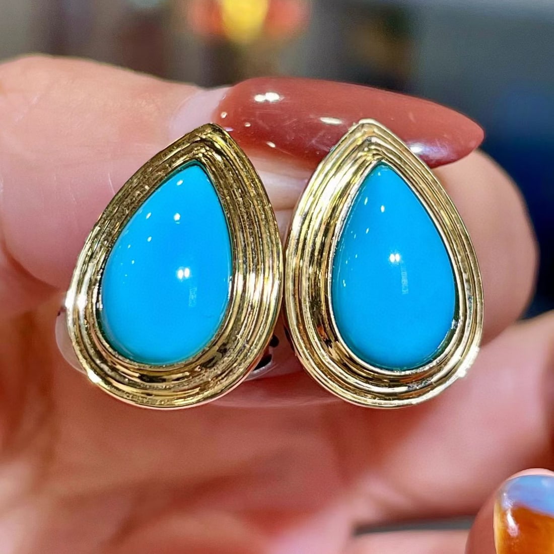14k Gold 5.86 Ct Natural Blue Turquoise Earrings: Ref:231088183 // gold content:14k gold // main gemstone:blue turquoise // shape:pear // carat weight:5. 86ct // color:blue // treatment:natural // Condition: New Low Estimate: 4600.00 High Estimate: 6