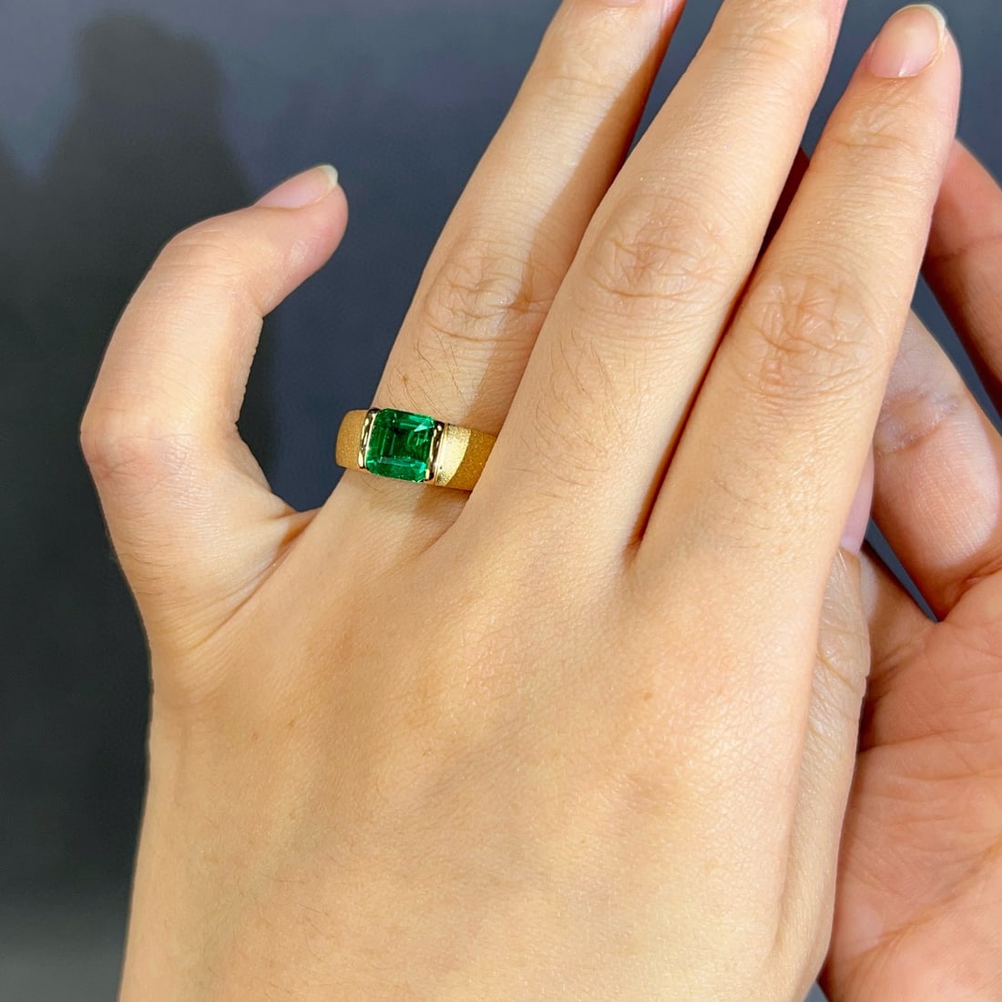 14k Gold 1.65 Ct Vivid Green Natural Emerald Ring - 5