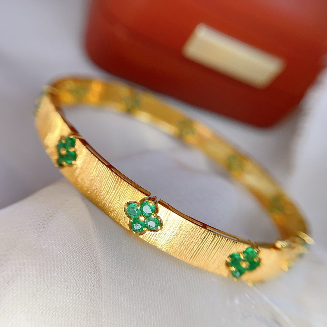 14k Gold 3.50 Ct Natural Emerald Bangle - 2