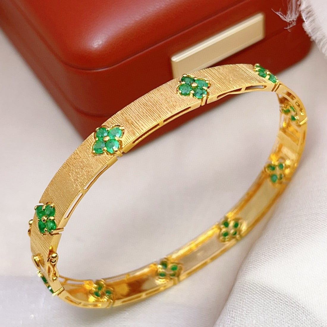 14k Gold 3.50 Ct Natural Emerald Bangle - 3