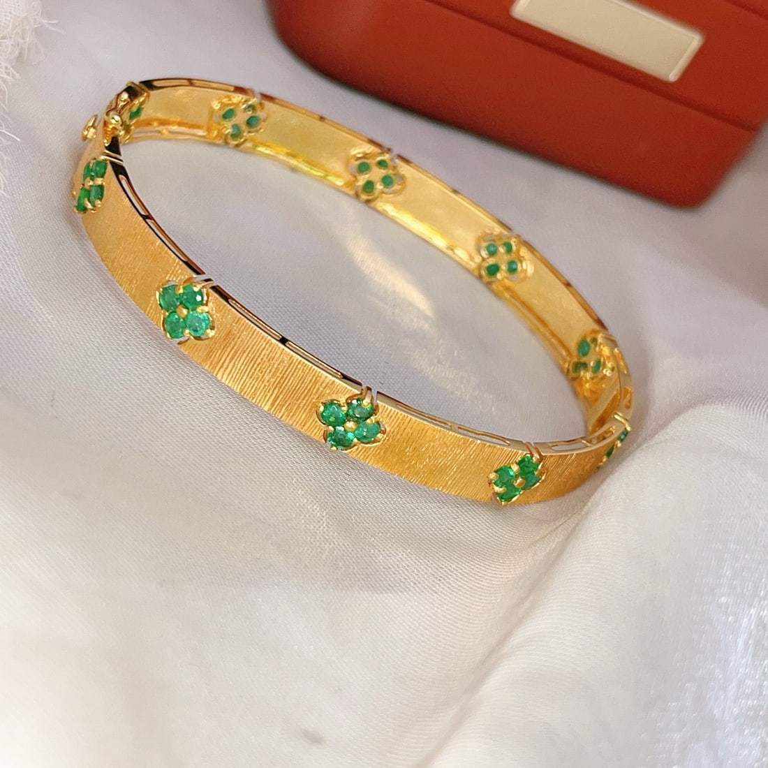14k Gold 3.50 Ct Natural Emerald Bangle - 4