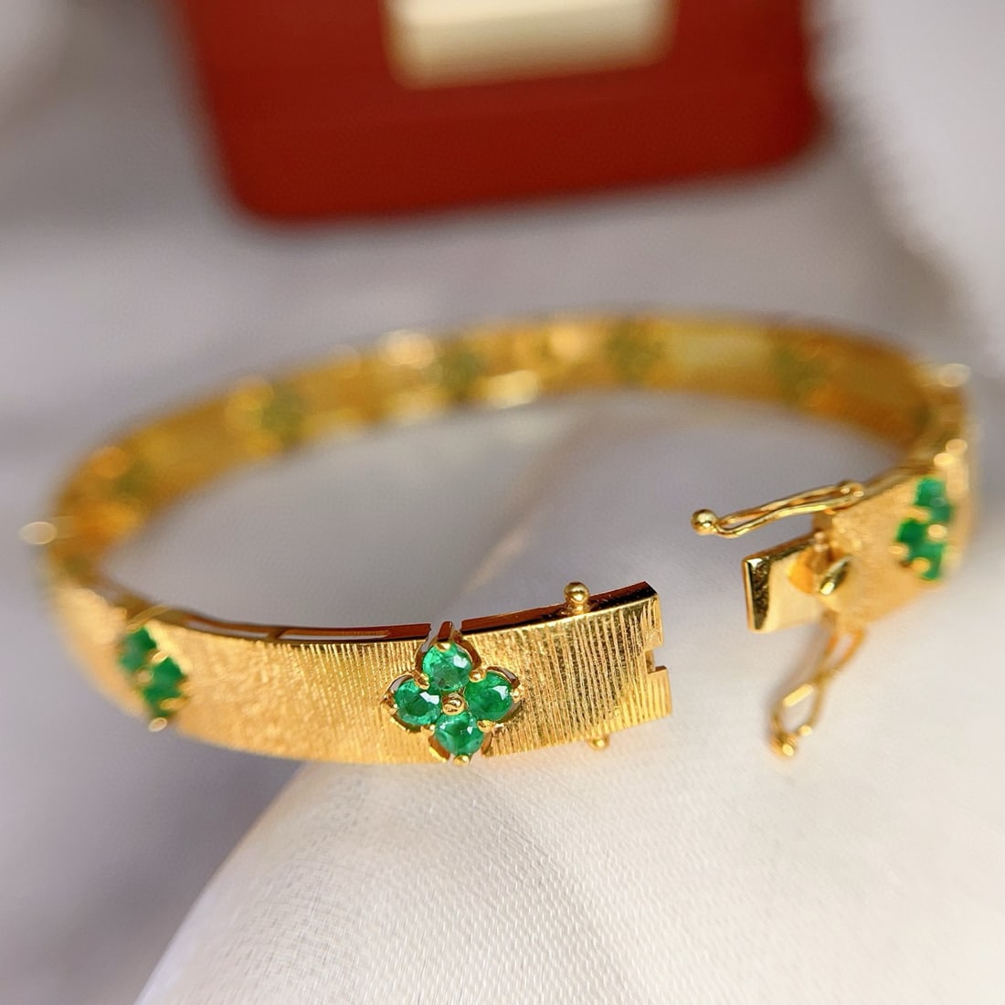 14k Gold 3.50 Ct Natural Emerald Bangle - 5