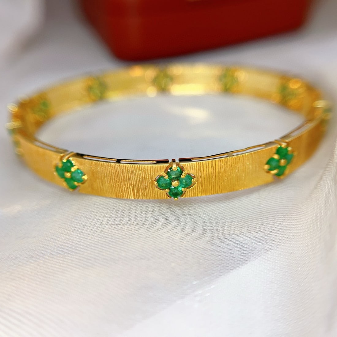 14k Gold 3.50 Ct Natural Emerald Bangle - 6