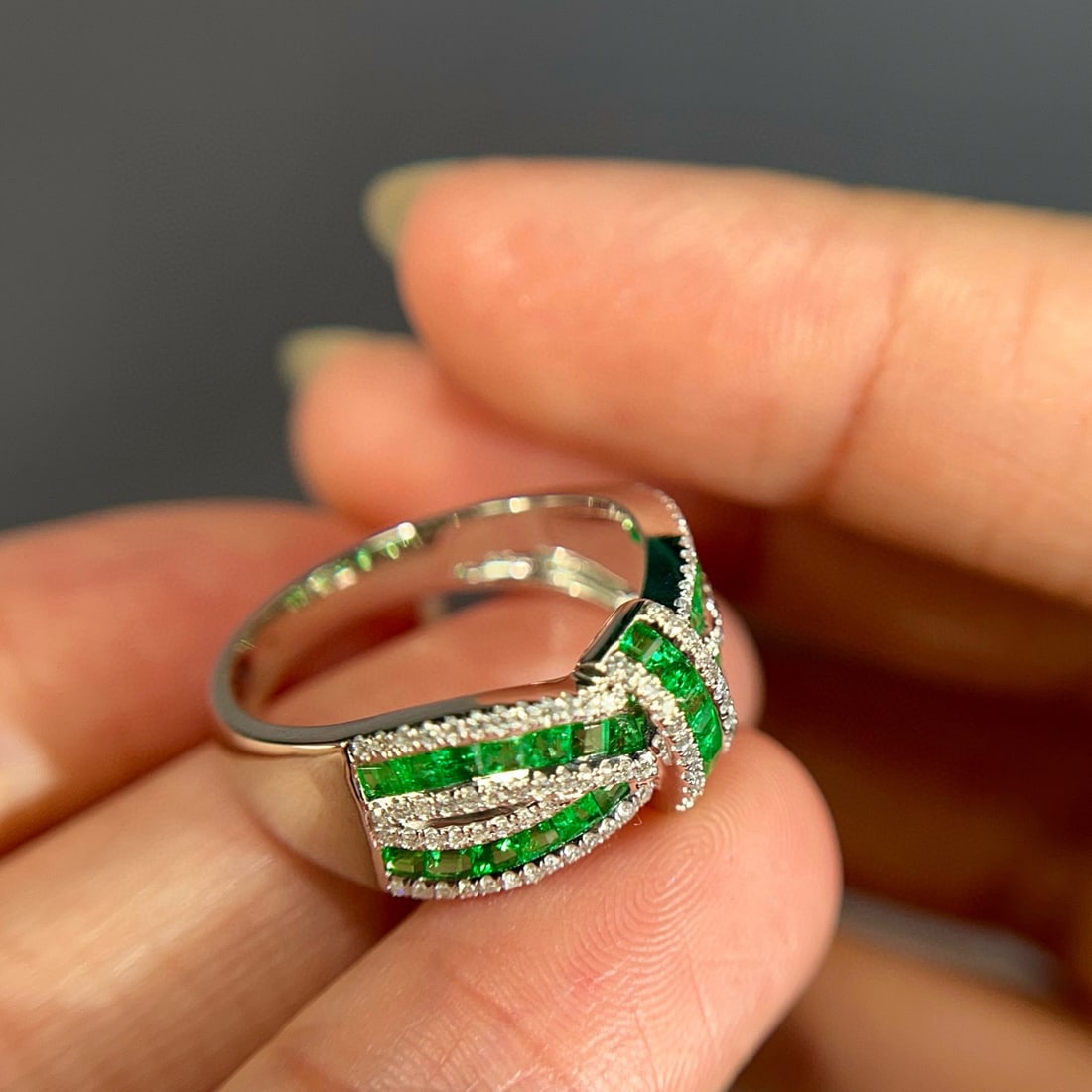 14k Gold 1.40 Ctw Vivid Green Natural Emerald & Diamond Ring - 3