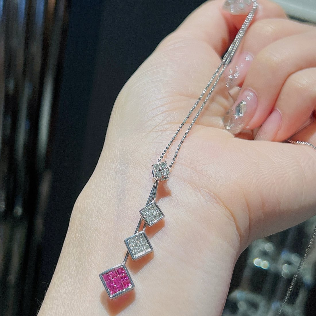 14k Gold 0.90 Ctw Natural Ruby & Diamond Necklace: Ref:231088226 // gold content:14k gold // main gemstone:ruby // shape:princess // carat weight:0. 45ct // clarity grade:vs2 // color:red // treatment:natural // // adjacent gemstone 2 : diamond // sha