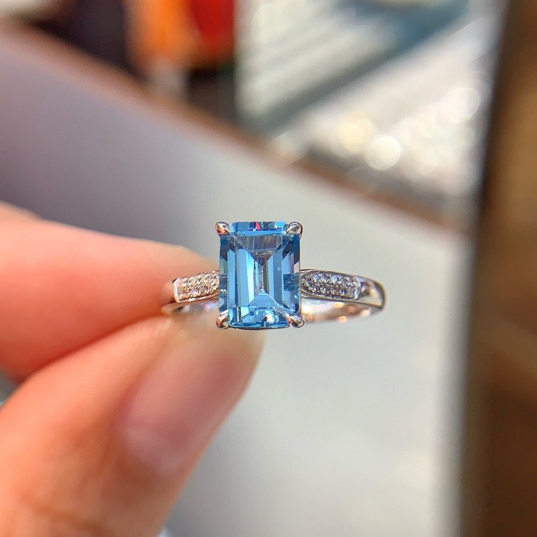 14k Gold 1.97 Ctw Natural Topaz & Diamond Ring: Ref:231088228 // gold content:14k gold // ring size:7. 25us // // main gemstone:topaz // shape:octagonal // carat weight:1. 90ct // color:blue // treatment:natural // // adjacent gemstone 2 : diamond 