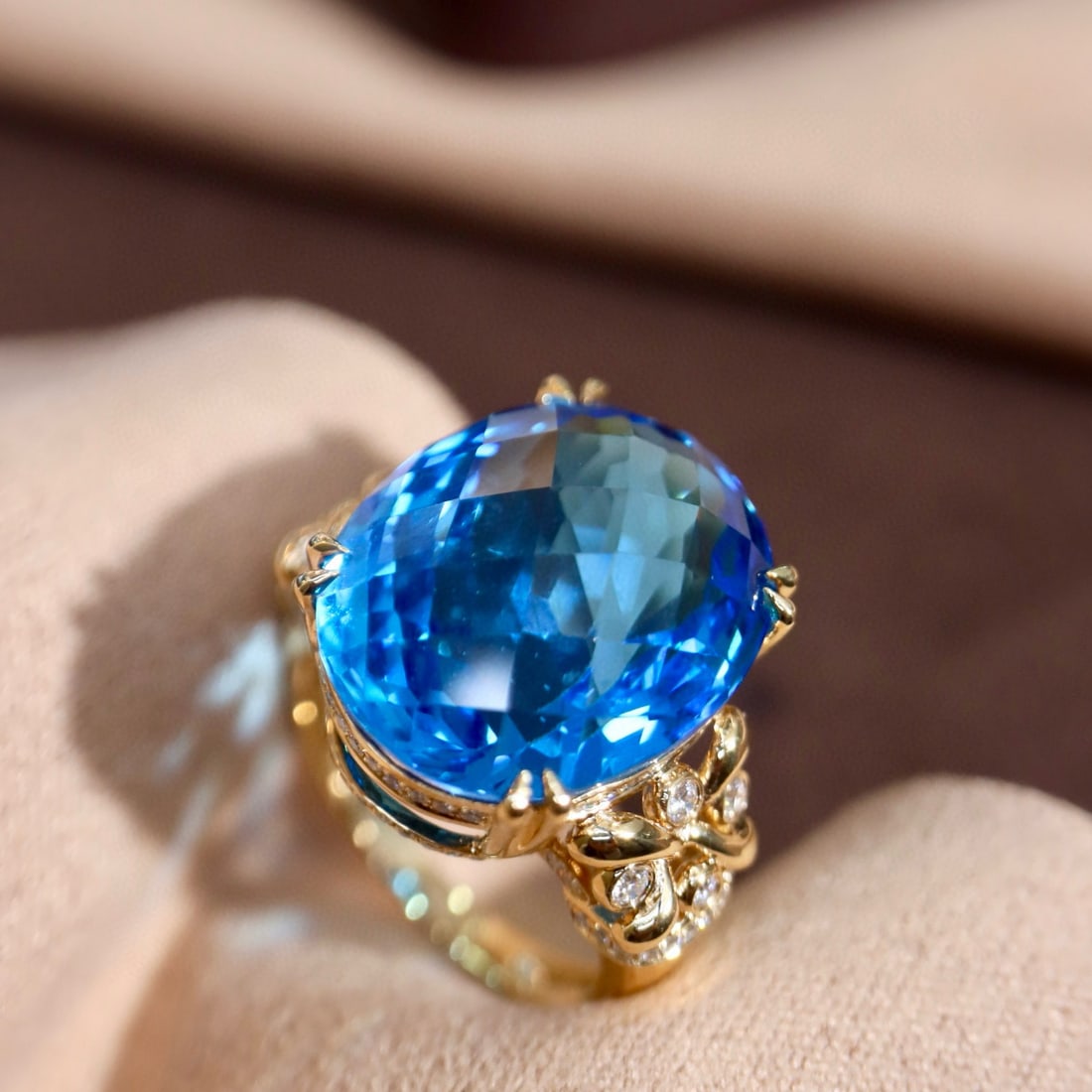 14k Gold 20.38 Ctw Natural Topaz & Diamond Ring - 2