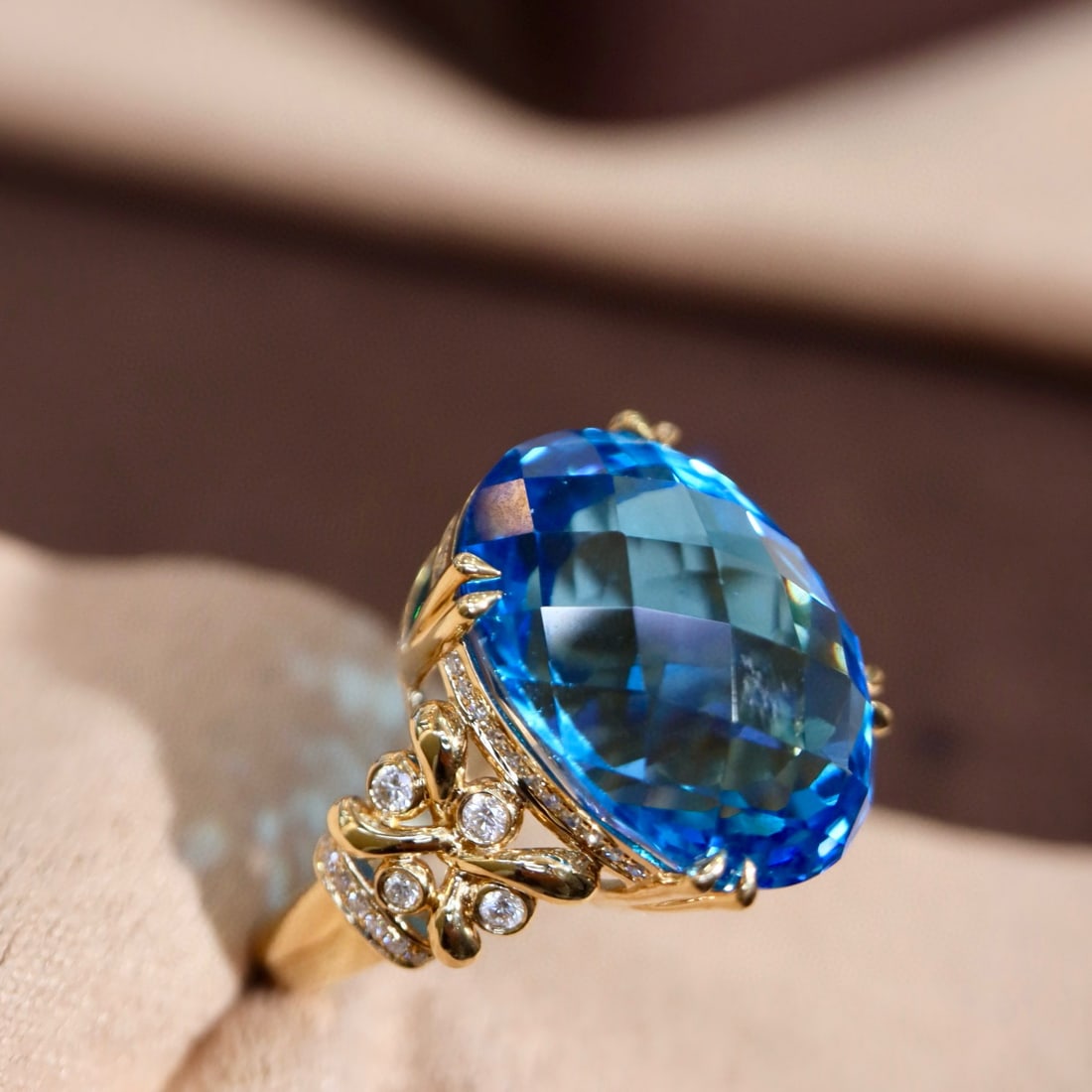 14k Gold 20.38 Ctw Natural Topaz & Diamond Ring - 3