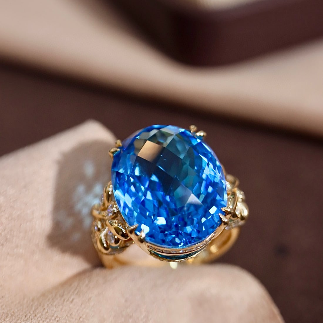 14k Gold 20.38 Ctw Natural Topaz & Diamond Ring - 4