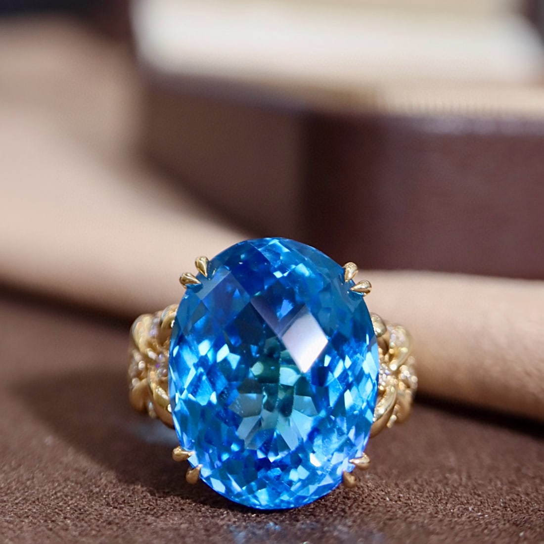 14k Gold 20.38 Ctw Natural Topaz & Diamond Ring - 5