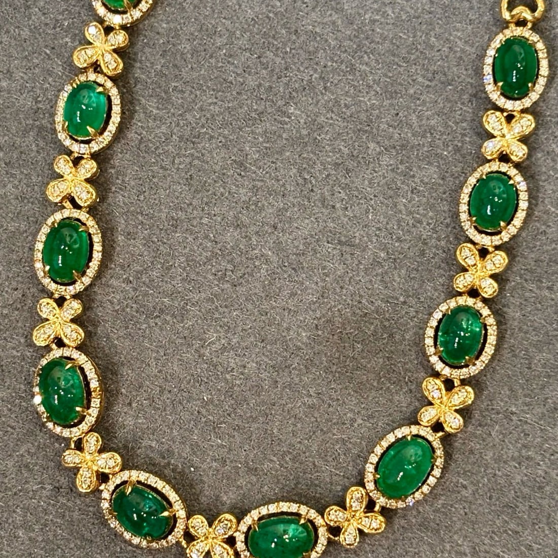 14k Gold 6 Ct Vivid Green Natural Emerald & Diamond Bracelet - 2