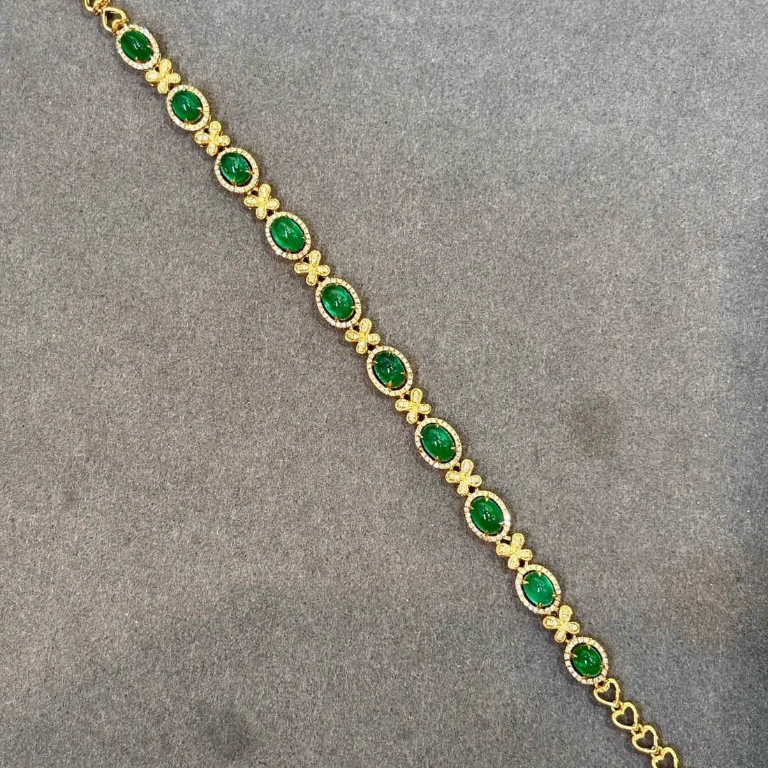 14k Gold 6 Ct Vivid Green Natural Emerald & Diamond Bracelet - 4