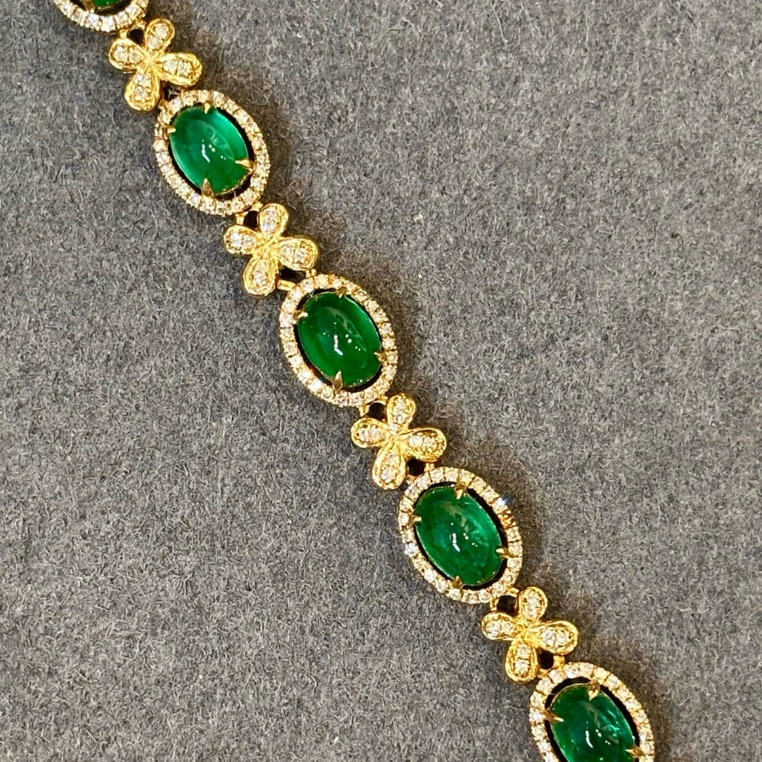 14k Gold 6 Ct Vivid Green Natural Emerald & Diamond Bracelet - 7