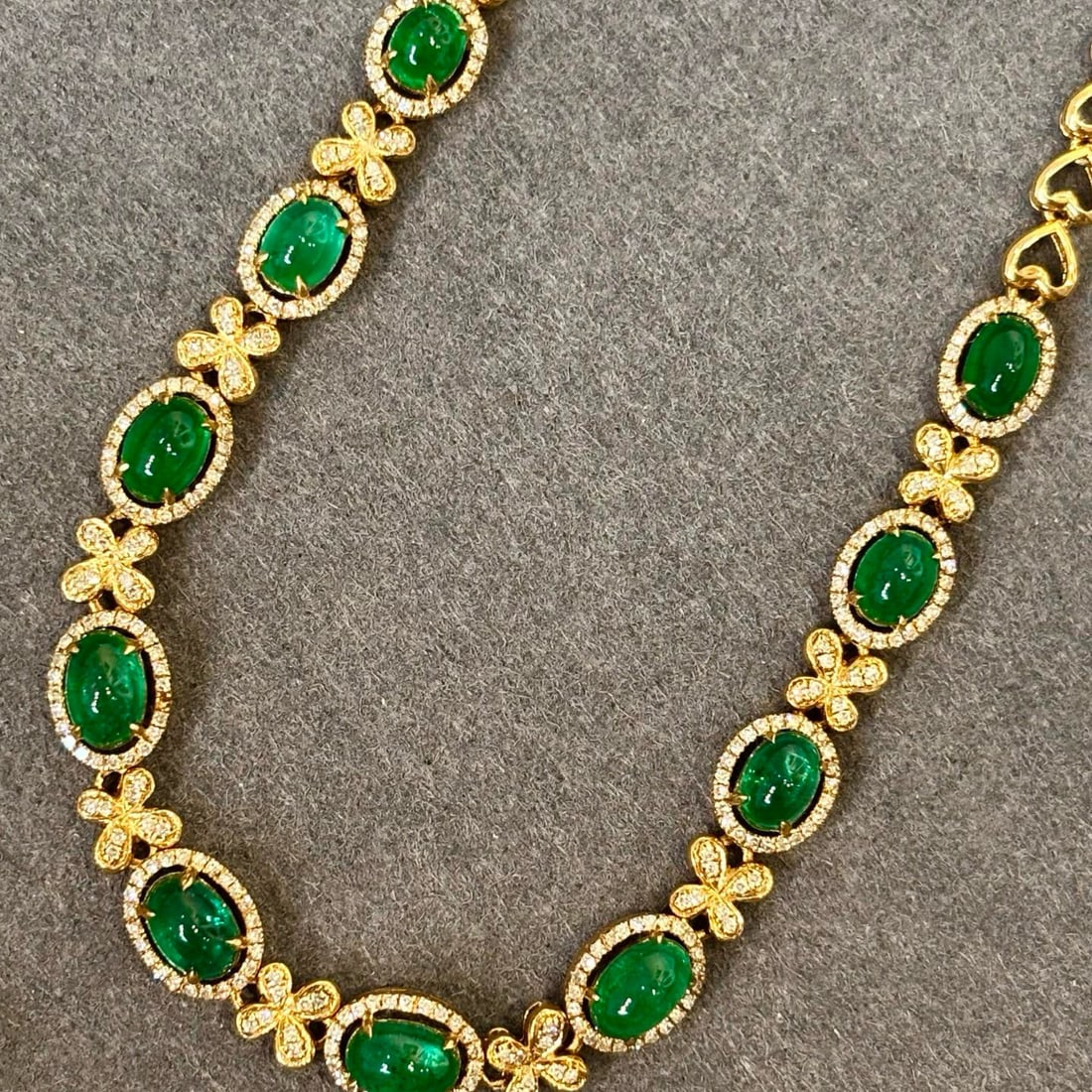 14k Gold 6 Ct Vivid Green Natural Emerald & Diamond Bracelet - 8