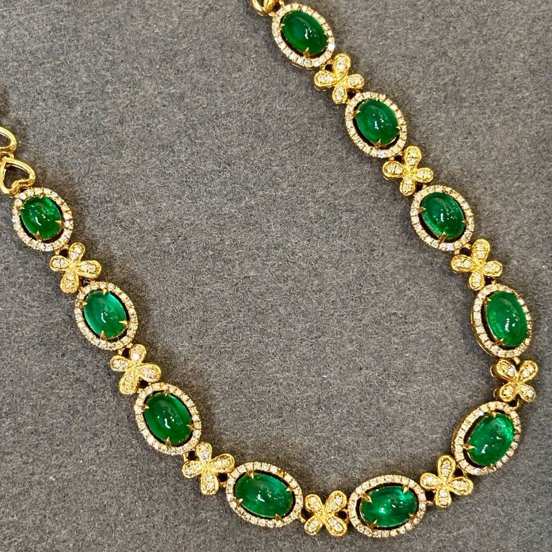 14k Gold 6 Ct Vivid Green Natural Emerald & Diamond Bracelet - 9