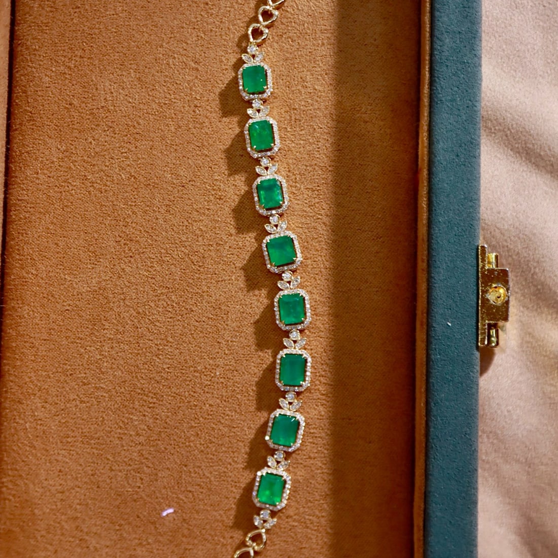 14k Gold 7.34 Ctw Natural Emerald & Diamond Bracelet - 2