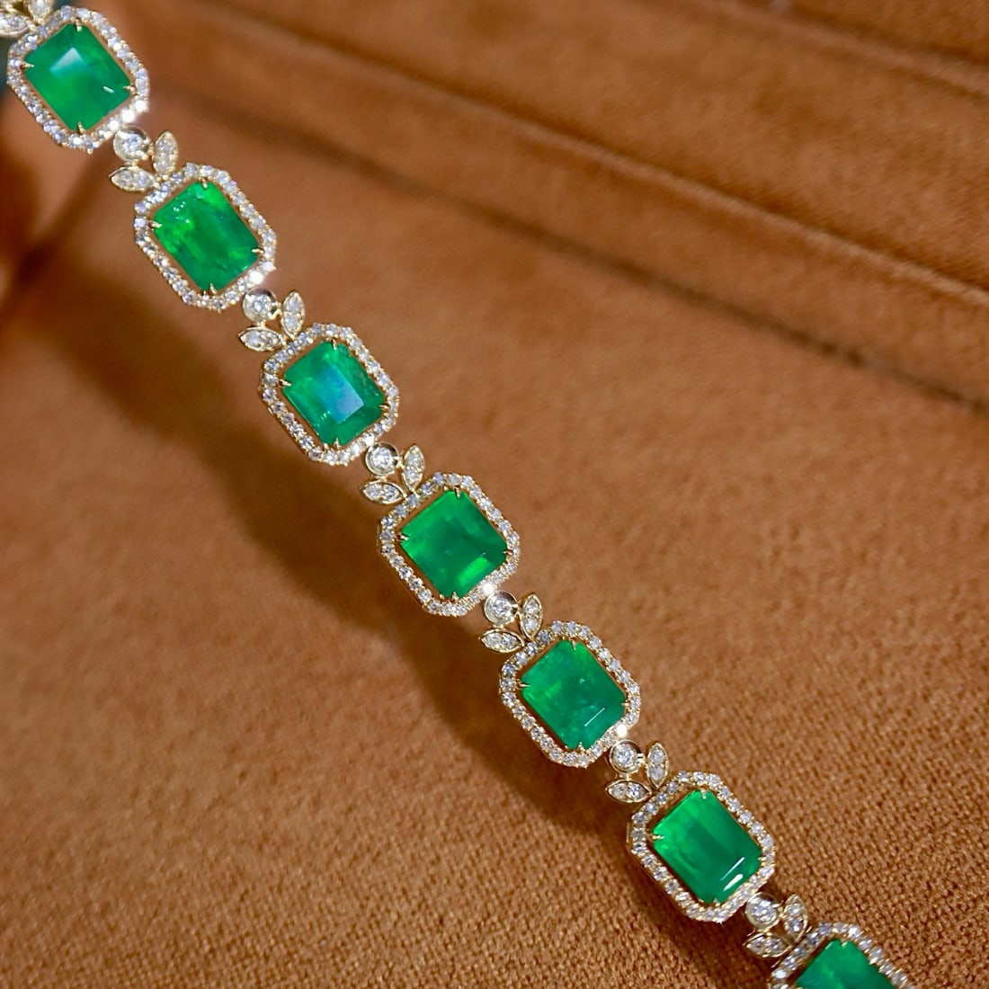 14k Gold 7.34 Ctw Natural Emerald & Diamond Bracelet - 3