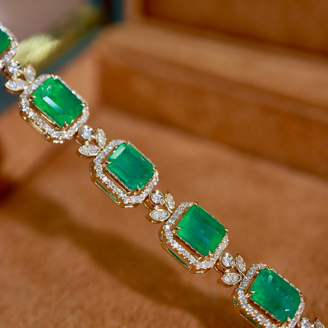 14k Gold 7.34 Ctw Natural Emerald & Diamond Bracelet - 4
