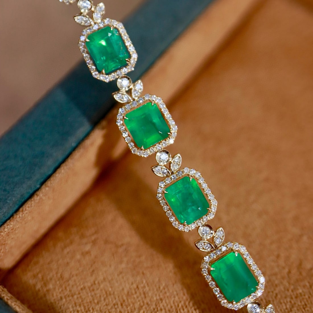 14k Gold 7.34 Ctw Natural Emerald & Diamond Bracelet - 5
