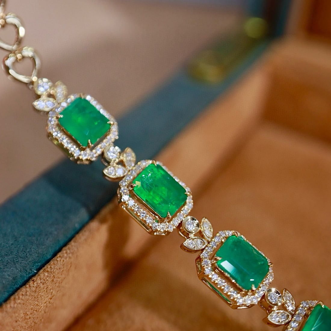 14k Gold 7.34 Ctw Natural Emerald & Diamond Bracelet - 6