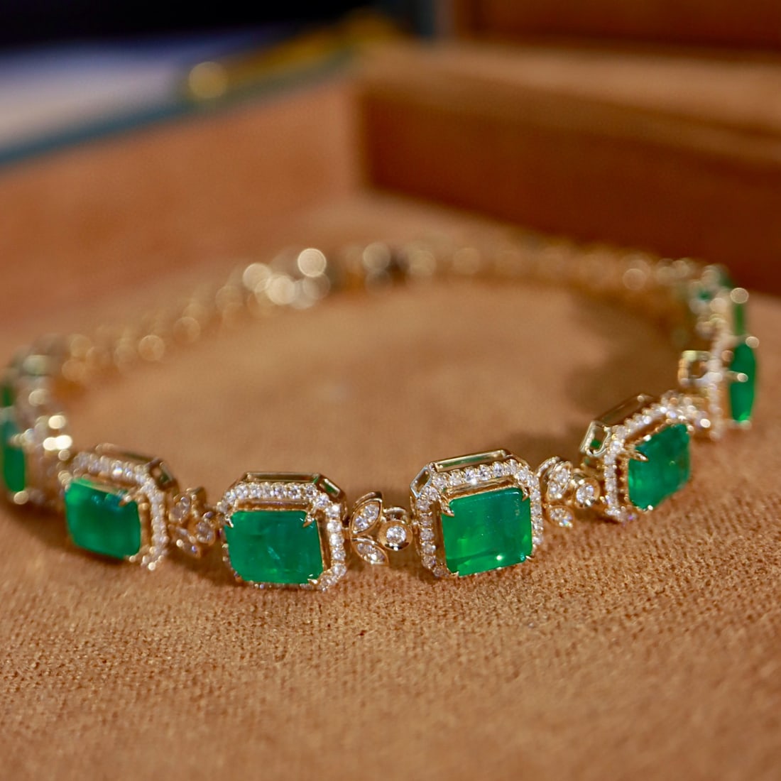 14k Gold 7.34 Ctw Natural Emerald & Diamond Bracelet - 7