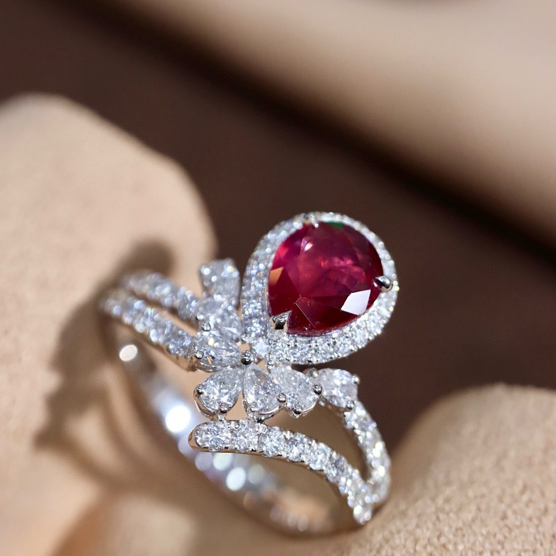 14k Gold 1.68 Ctw Natural Ruby & Diamond Ring: Ref:231088271 // gold content:14k gold // ring size:7. 25us // // main gemstone:ruby // shape:pear // carat weight:1. 03ct // color:red // treatment:natural // // adjacent gemstone 2 : diamond // shap